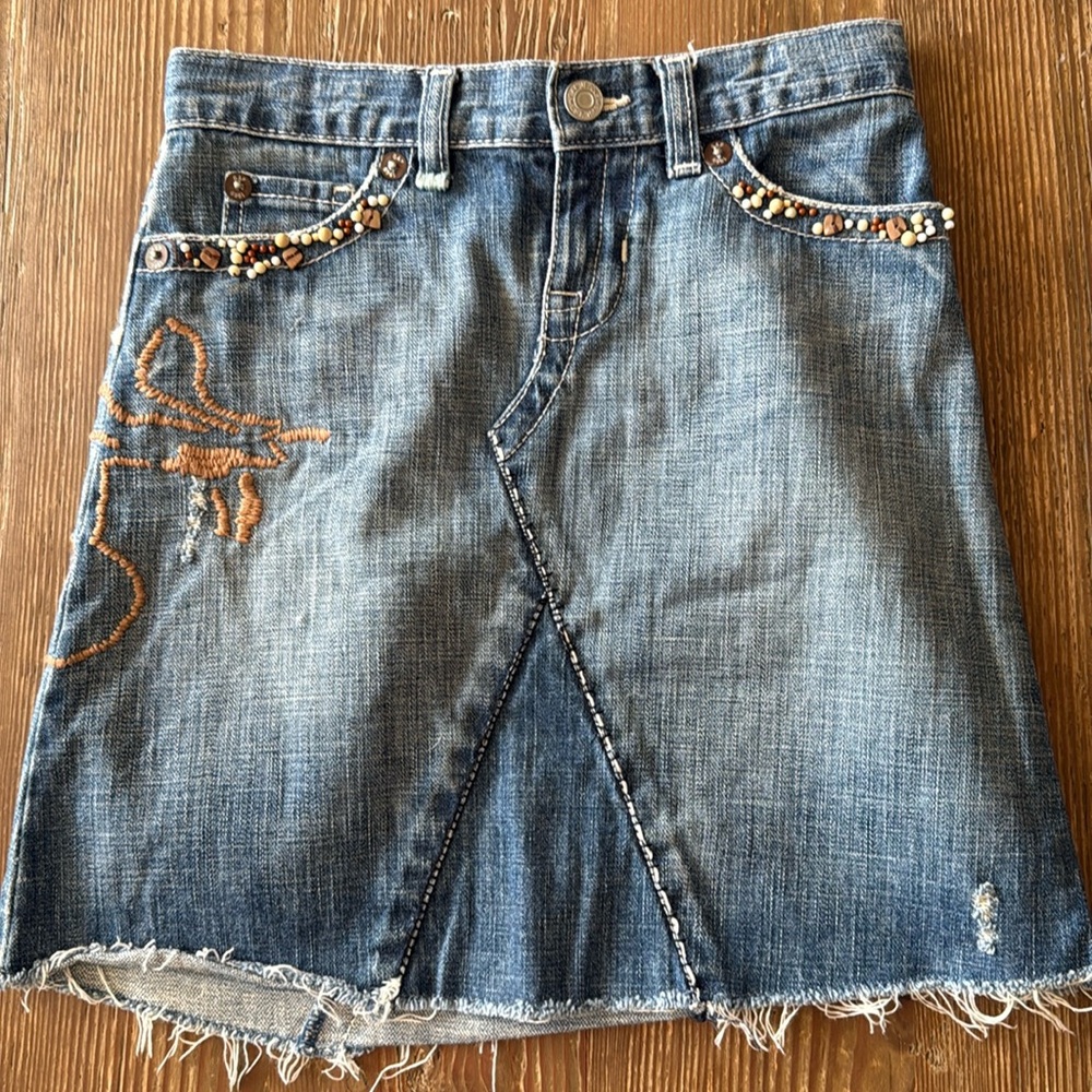 Gap kids distressed denim skirt size 6R embroidered / bead designs